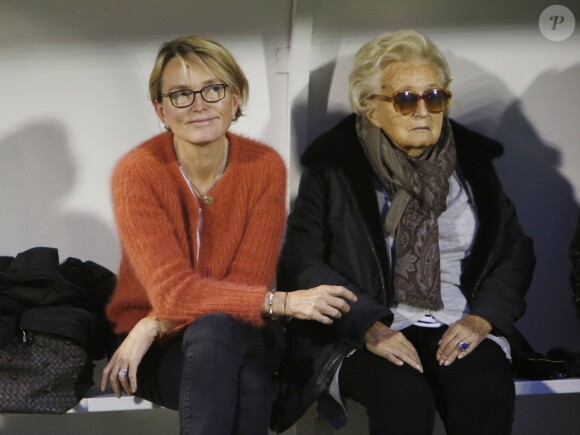 Semi-exclusif - Claude Chirac et sa mère Bernadette Chirac - Le Variétés Club de France dispute un match caritatif présidé par Madame B. Chirac au profit de "+ de Vie", en faveur des personnes âgées accueillies dans les services de gériatrie et d'URMA, service pédiatrie du CHU de Montpellier, parrainé par L. Blanc au stade Léo Lagrange de Poissy, France, le 11 Octobre 2017. © Marc Ausset-Lacroix/Bestimage