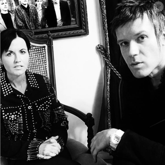 Dolores O'Riordan et son amoureux Olé Koretsky en mars 2016, photo Instagram du compte de D.A.R.K. Elle collaborait depuis 2014 avec Olé et Andy Rourke de The Smiths aiu sein du groupe D.A.R.K, auteur de l'album Science Agrees (2016).