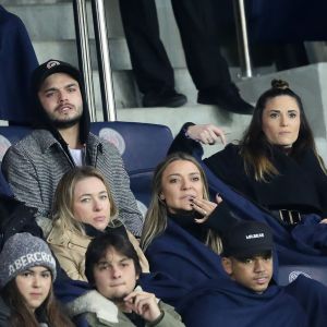 Capucine Anav et Dj Noyz (Noam Smadja frère de K. Adams) - Célébrités dans les tribunes du parc des princes lors du match de football de ligue 1, Paris Saint-Germain (PSG) contre Dijon Football Côte-d'Or (DFCO), à Paris, France, le 17 janvier 2018. le PSG s'impose 8-0.