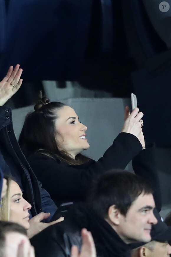 Capucine Anav et Dj Noyz (Noam Smadja frère de K. Adams) - Célébrités dans les tribunes du parc des princes lors du match de football de ligue 1, Paris Saint-Germain (PSG) contre Dijon Football Côte-d'Or (DFCO), à Paris, France, le 17 janvier 2018. le PSG s'impose 8-0.