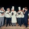 Paul Bocuse et Joël Robuchon lors du rassemblement des mille plus grands chefs cuisiniers de France en novembre 1989.