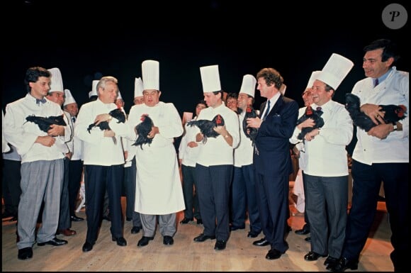 Paul Bocuse et Joël Robuchon lors du rassemblement des mille plus grands chefs cuisiniers de France en novembre 1989.