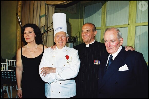 Paul Bocuse en mai 2000 lors des 80 ans de Gaston Lenôtre au Pré Catelan, à Paris.