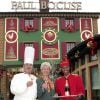 Paul Bocuse et sa femme Raymonde avec Saïd Abdou le 2 décembre 2001 à L'Auberge du Pont de Collonges, leur restaurant à Collonges-au-Mont-d'Or.