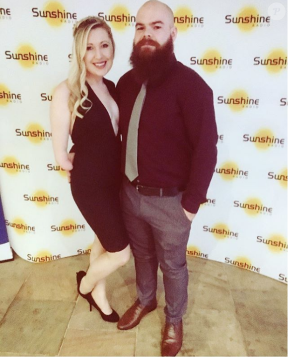 L'actrice anglaise handicapée Melissa Johns et son chéri lors des Sunshine Pride Awards en novembre 2017, photo Instagram.
