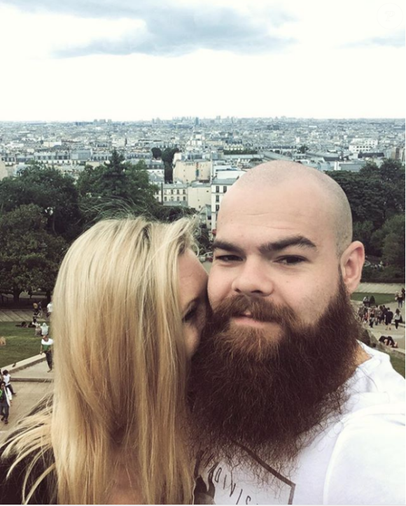 L'actrice anglaise handicapée Melissa Johns et son chéri lors d'un séjour à Paris, photo Instagram throwback en octobre 2017.