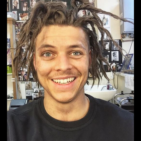 Alex Høgh Andersen, acteur dannois campant Ivar dans la série "Vikings", ressemble à Rayane Bensetti.