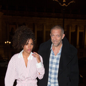 Vincent Cassel et Tina Kunakey arrivent au Grand Palais pour le défilé de mode Haute Couture printemps-été 2018 "Alexandre Vauthier". Paris le 23 janvier 2018.