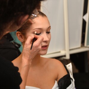 Bella Hadid en backstage du défilé de mode "Alexandre Vauthier", collection Haute-Couture printemps-été 2018, à Paris le 23 janvier 2018. © Veeren / CVS / Bestimage