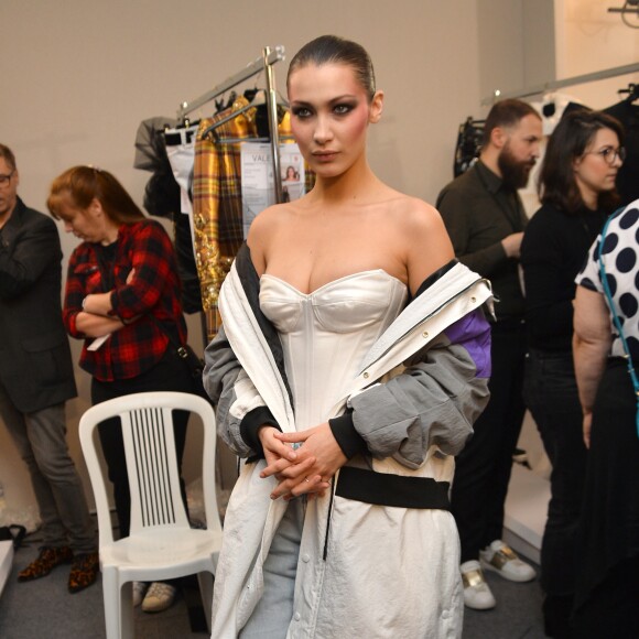 Bella Hadid en backstage du défilé de mode "Alexandre Vauthier", collection Haute-Couture printemps-été 2018, à Paris le 23 janvier 2018. © Veeren / CVS / Bestimage