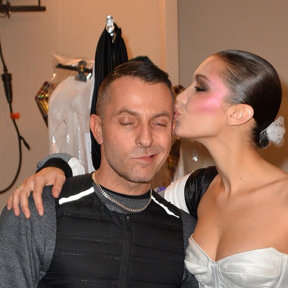 Bella Hadid en backstage du défilé de mode "Alexandre Vauthier", collection Haute-Couture printemps-été 2018, à Paris le 23 janvier 2018. © Veeren / CVS / Bestimage