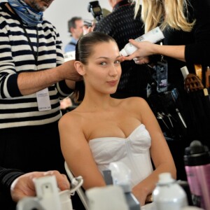 Bella Hadid en backstage du défilé de mode "Alexandre Vauthier", collection Haute-Couture printemps-été 2018, à Paris le 23 janvier 2018. © Veeren / CVS / Bestimage