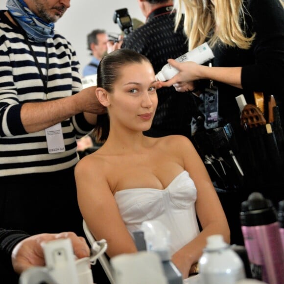 Bella Hadid en backstage du défilé de mode "Alexandre Vauthier", collection Haute-Couture printemps-été 2018, à Paris le 23 janvier 2018. © Veeren / CVS / Bestimage