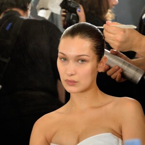 Bella Hadid en backstage du défilé de mode "Alexandre Vauthier", collection Haute-Couture printemps-été 2018, à Paris le 23 janvier 2018. © Veeren / CVS / Bestimage