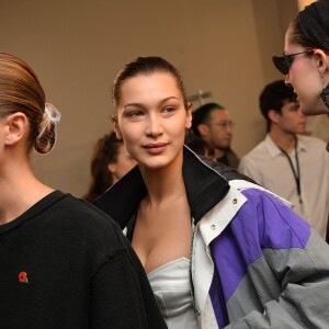 Bella Hadid en backstage du défilé de mode "Alexandre Vauthier", collection Haute-Couture printemps-été 2018, à Paris le 23 janvier 2018. © Veeren / CVS / Bestimage