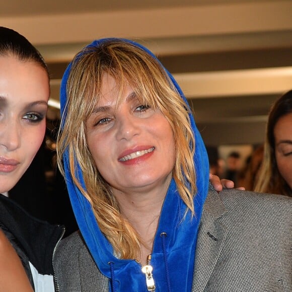 Emmanuelle Seigner et Bella Hadid en backstage du défilé de mode "Alexandre Vauthier", collection Haute-Couture printemps-été 2018, à Paris le 23 janvier 2018. © Veeren / CVS / Bestimage