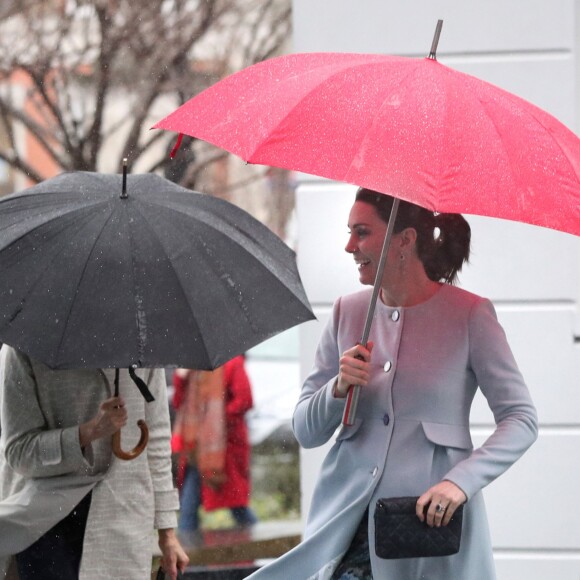 La duchesse Catherine de Cambridge, enceinte et en manteau Seraphine, visitait le 24 janvier 2018 l'Institut de Psychiatrie, Psychologie et Neurosciences au King's College à Londres.