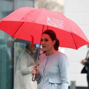 La duchesse Catherine de Cambridge, enceinte et en manteau Seraphine, visitait le 24 janvier 2018 l'Institut de Psychiatrie, Psychologie et Neurosciences au King's College à Londres.