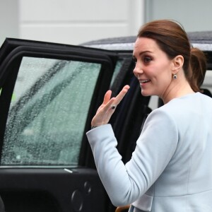 La duchesse Catherine de Cambridge, enceinte et en manteau Seraphine, visitait le 24 janvier 2018 l'Institut de Psychiatrie, Psychologie et Neurosciences au King's College à Londres.