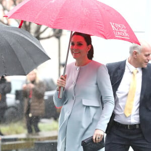 La duchesse Catherine de Cambridge, enceinte et en manteau Seraphine, visitait le 24 janvier 2018 l'Institut de Psychiatrie, Psychologie et Neurosciences au King's College à Londres.