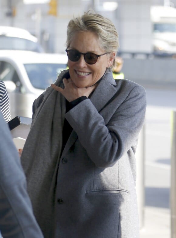 Sharon Stone arrive à l'aéroport international John-F.-Kennedy (JFK) de New York City, New York, Etats-Unis, le 21 janvier 2018. US actress Sharon Stone arrives at JFK airport in New York, NY, USA, on January 21, 2018.21/01/2018 - New York