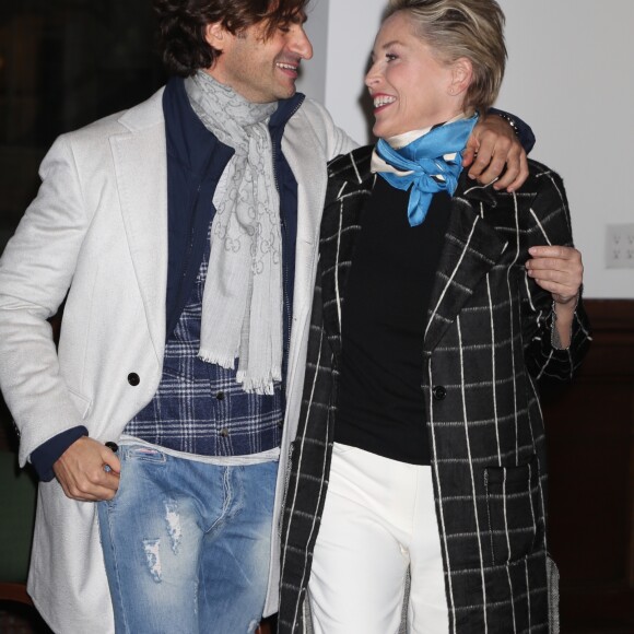 Sharon Stone et son mystérieux amoureux à la projection de Mosaic à New York City, le 16 janvier 2018.