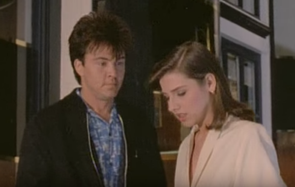 Stacey Young, épouse de Paul Young, dans le clip de Come Back And Stay (1983) à l'occasion duquel ils se sont rencontrés.