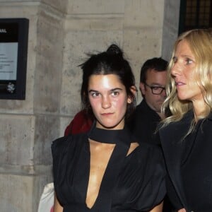 Sandrine Kiberlain et sa fille Suzanne Lindon - Arrivée au défilé et l'aftershow Jacquemus lors de la Fashion Week Printemps/Ete 2018 de Paris au musée National Picasso à Paris, France, le 25 septembre 2017. © CVS-Veeren/Bestimage