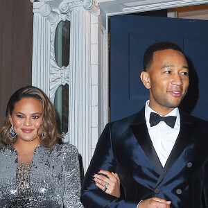John Legend et sa femme Chrissy Teigen (enceinte) se rendent à la soirée des Grammy Awards à New York le 28 janvier 2018.
