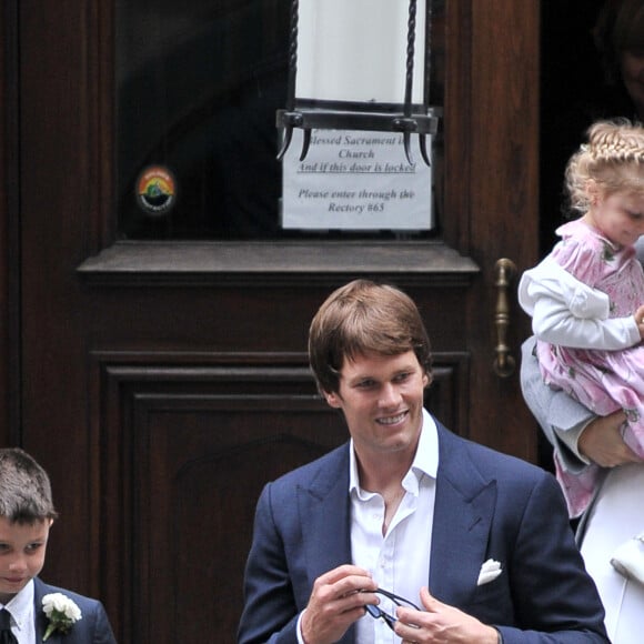 Gisele Bündchen en compagnie de son mari Tom Brady et de leurs enfants Benjamin Brady et Vivian Lake Brady se rendent à la messe à New York le 29 avril 2016.