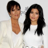 Kylie Jenner, enceinte, "dort chez sa mère" en l'absence répétée de Travis Scott