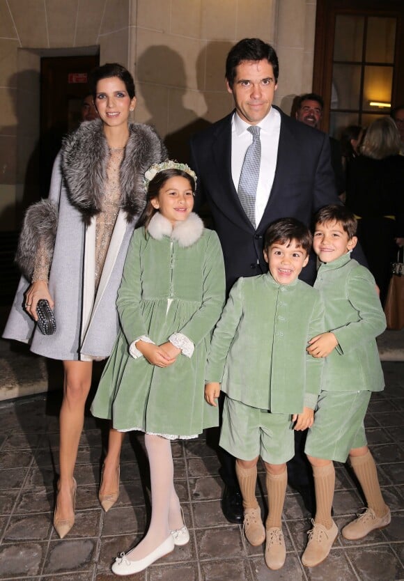 Louis de Bourbon, sa femme Margarita et leurs enfants Eugenie, Louis et Alphonse à Paris en décembre 2015 lors d'un mariage.