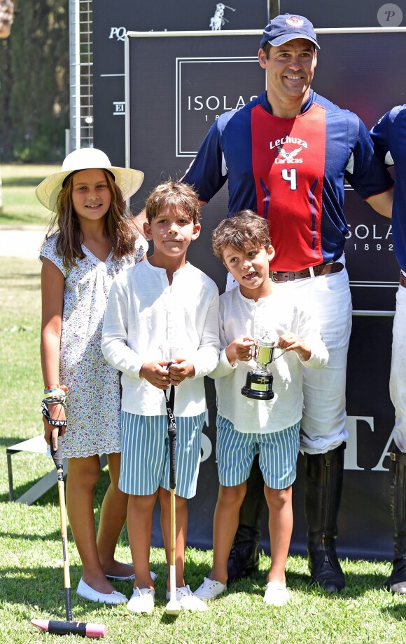 Semi-exclusif - Louis de Bourbon, duc d'Anjou, avec ses enfants Eugénie, Louis et Alphonse le 13 août 2016 lors d'un match de polo à Cadix, en Espagne.