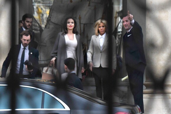 Semi Exclusif - Tristan Bromet, chef de cabinet - José Pietroboni, chef du protocole - Angelina Jolie quitte l'hôtel Meurice pour se rendre à un rendez-vous avec Brigitte Macron au palais de l'Elysée à Paris le 30 janvier 2018. Semi Exclusive -