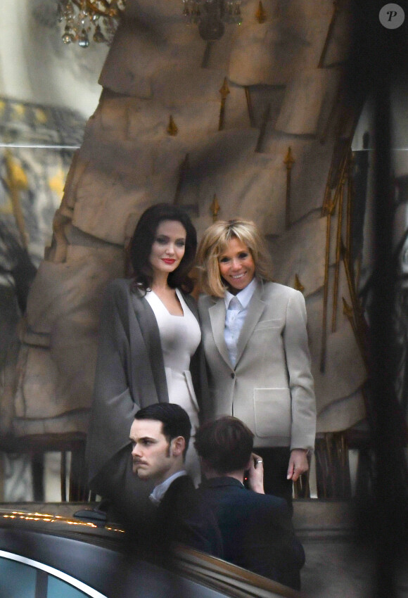 Semi Exclusif - Angelina Jolie quitte l'hôtel Meurice pour se rendre à un rendez-vous avec Brigitte Macron au palais de l'Elysée à Paris le 30 janvier 2018.
