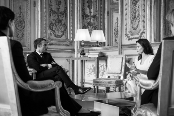 Angelina Jolie a été reçue par Emmanuel et Brigitte Macron à L'Elysée le 30 janvier 2018 pour discuter du sort des réfugiés de pays en conflit. ©Soazig de la Moissonnière / Présidence de la République