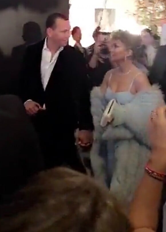 Jennifer Lopez et son compagnon Alex Rodriguez arrivent à la soirée de lancement de la campagne GUESS à Los Angeles le 31 janvier 2018.