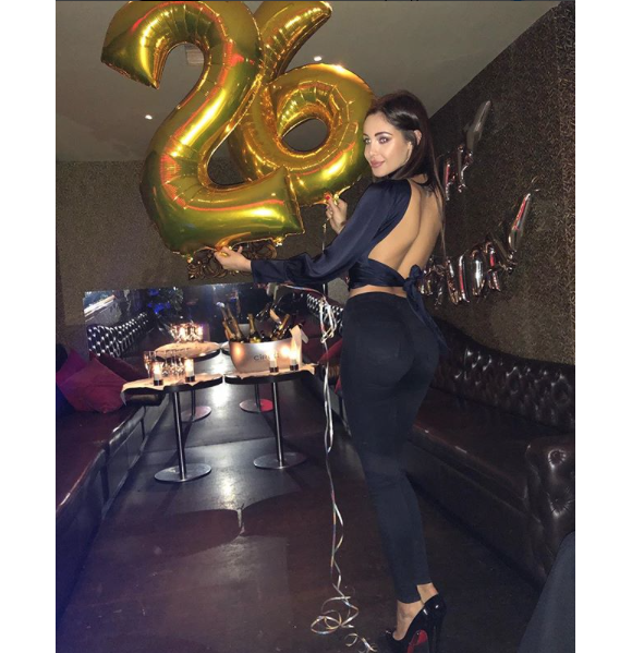 Nabilla fête ses 26 ans à Londres, le 4 février 2018.