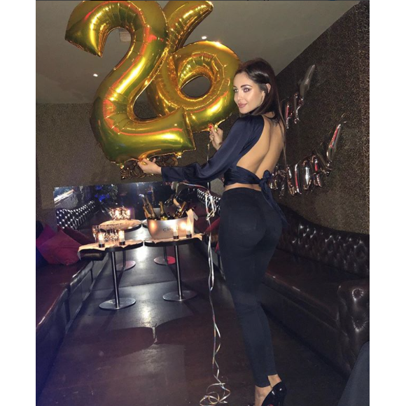 Nabilla fête ses 26 ans à Londres, le 4 février 2018.