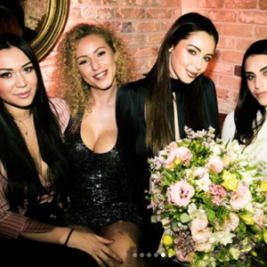 Nabilla fête son 26e anniversaire avec ses proches à Londres, dans la nuit du 4 au 5 février 2018.