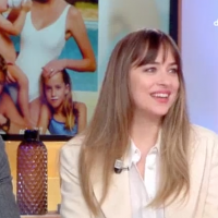 Dakota Johnson : À 8 ans, sa 1re pub "gênante" au côté de sa mère...