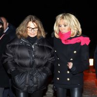Brigitte Macron affronte le froid en rose fuchsia pour des Détenues saisissantes