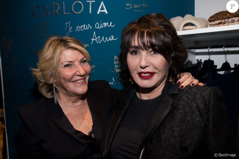 Exclusif Anna Carlota Charlie En Particulier Coiffeuse