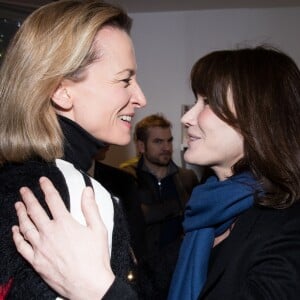 Exclusif - Delphine Arnault, Carla Bruni-Sarkozy - Soirée de la Nuit de la Beauté à l'institut Carlota avec O.P.I et System Professional à Paris le 1er février 2018. De nombreuses célébrités étaient présentes hier au lancement du bar O.P.I et du bar à cheveux System Professional. O.P.I, numéro 1 mondial des produits professionnels pour les ongles et l’Institut Carlota inaugurent un espace dédié à la beauté pour les mains et les pieds. Célèbre pour ses couleurs tendance et ses noms emblématiques, O.P.I offrre des produits et services innovants et de haute qualité. Les clients pourront choisir parmi des centaines de couleurs et des dizaines de technicités. Grande nouveauté également, Carlota lance son "bar à brushing" avec un espace dédié à l’éclat et à la santé de vos cheveux avec System Professional. Une marque internationale qui établit le profil énergétique capillaire de chaque individu (élasticité du cheveu, santé et vitalité de la bre). System Professional innove avec des soins capillaires professionnels haut de gamme reposant sur le principe d’ultra-personnalisation grâce à un système de code unique. Nos experts prodigueront des soins du cheveux et des brushings du mardi au dimanche. © Cyril Moreau/Bestimage  (no web - No Blog pour suisse et Belgique)01/02/2018 - Paris