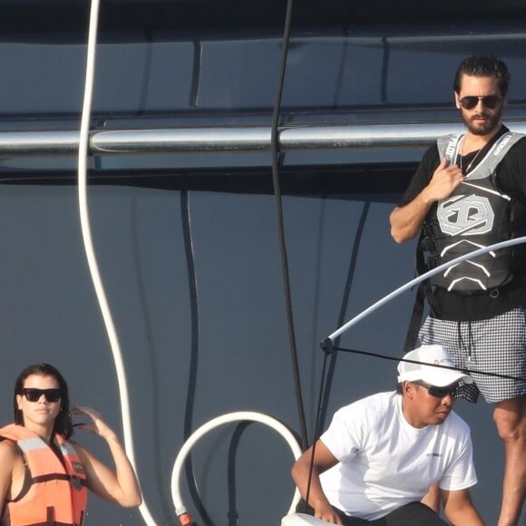 Exclusif - Scott Disick et sa compagne Sofia Richie en vacances sur un mega yacht à Punta Mita au Mexique le 17 janvier 2018.