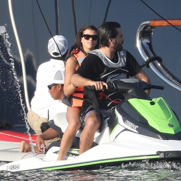 Exclusif - Scott Disick et sa compagne Sofia Richie en vacances sur un mega yacht à Punta Mita au Mexique le 17 janvier 2018.