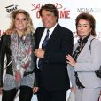 Bernard Tapie avec sa femme Dominique et sa fille Sophie lors de l'avant-première de 'Salaud on t'aime' à l'UGC Normandie sur les Champs-Elysées à Paris le 31 mars 2014.