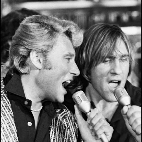 Gérard Depardieu et Johnny Hallyday à Paris en 1980.