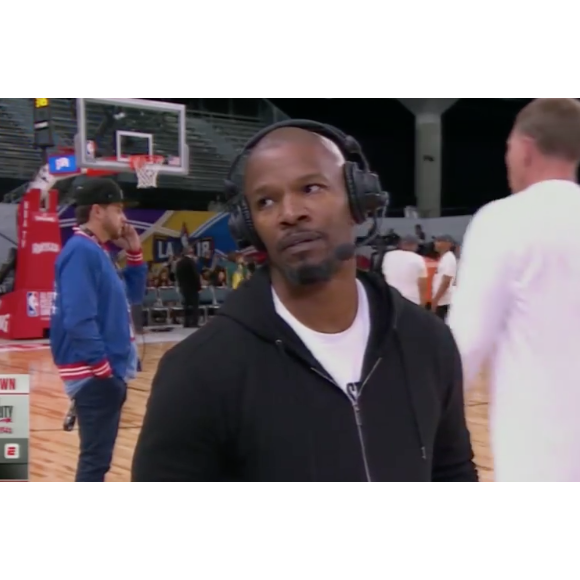 Jamie Foxx lors du match NBA All-Star Celebrity Game 2018 à Los Angeles le 16 février 2018. Interrogé par ESPN lors de l'événement sportif, l'acteur n'a pas apprécié qu'on l'interroge sur sa relation avec Katie Holmes. Il est parti au milieu de l'interview.