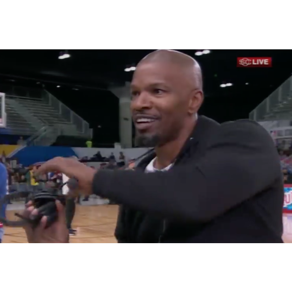 Jamie Foxx lors du match NBA All-Star Celebrity Game 2018 à Los Angeles le 16 février 2018. Interrogé par ESPN lors de l'événement sportif, l'acteur n'a pas apprécié qu'on l'interroge sur sa relation avec Katie Holmes. Il est parti au milieu de l'interview.